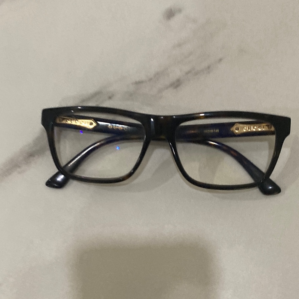 Gucci Men’s Tortoiseshell Rectangle Glasses with Gold Accents - Picture 5 of 16